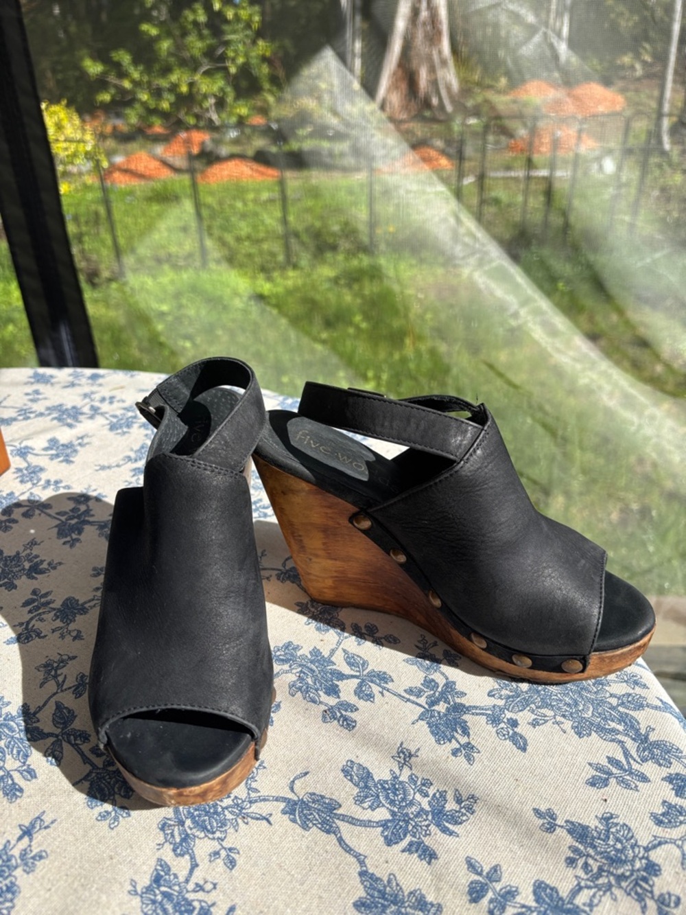 Five Worlds by Cordani MANZANILLO black leather Wooden Wedge Sandal